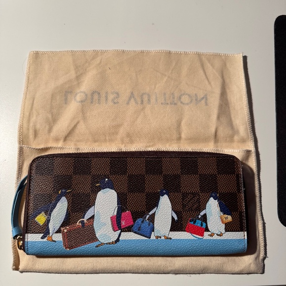 (Limited Edition) Louis Vuitton 2017 Christmas Animation Penguin Clemence Wallet - Picture 1 of 9